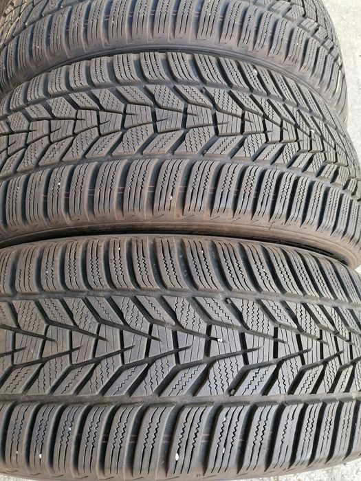 Vând 4 anvelope iarnă hankook 225.55.18
