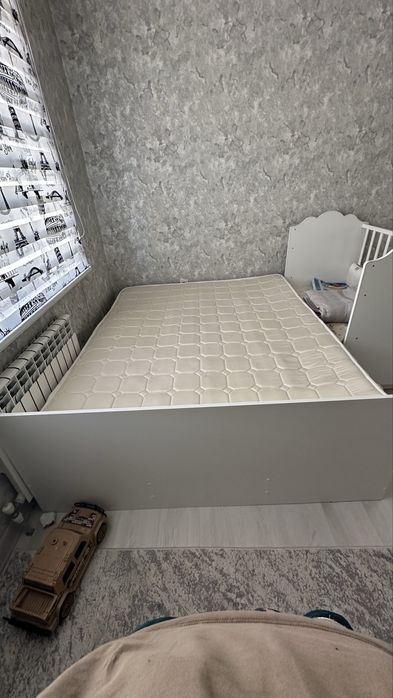 Продам кровать с матрасом