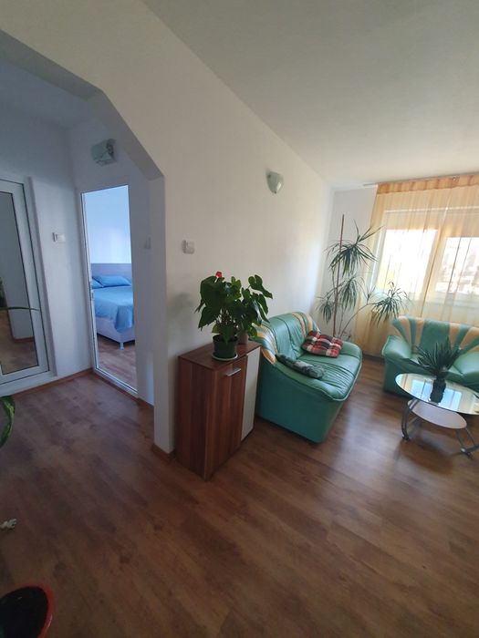 Închiriez apartament patru camere