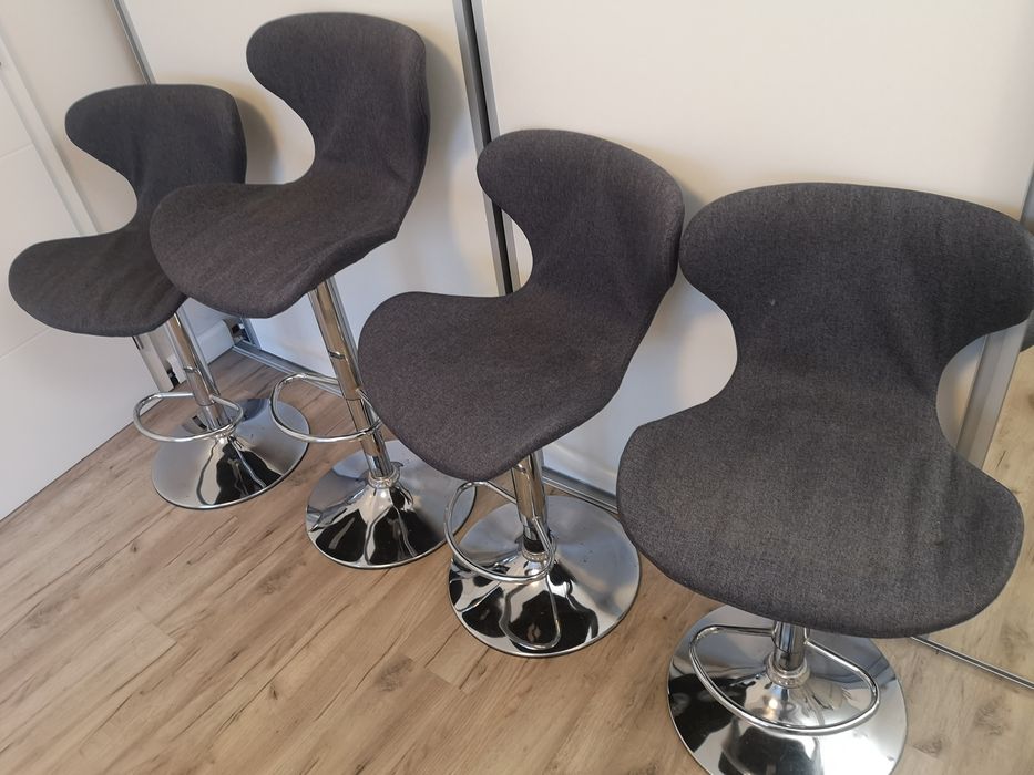 4 броя Бар столове с ергономична седалка и тапицерия