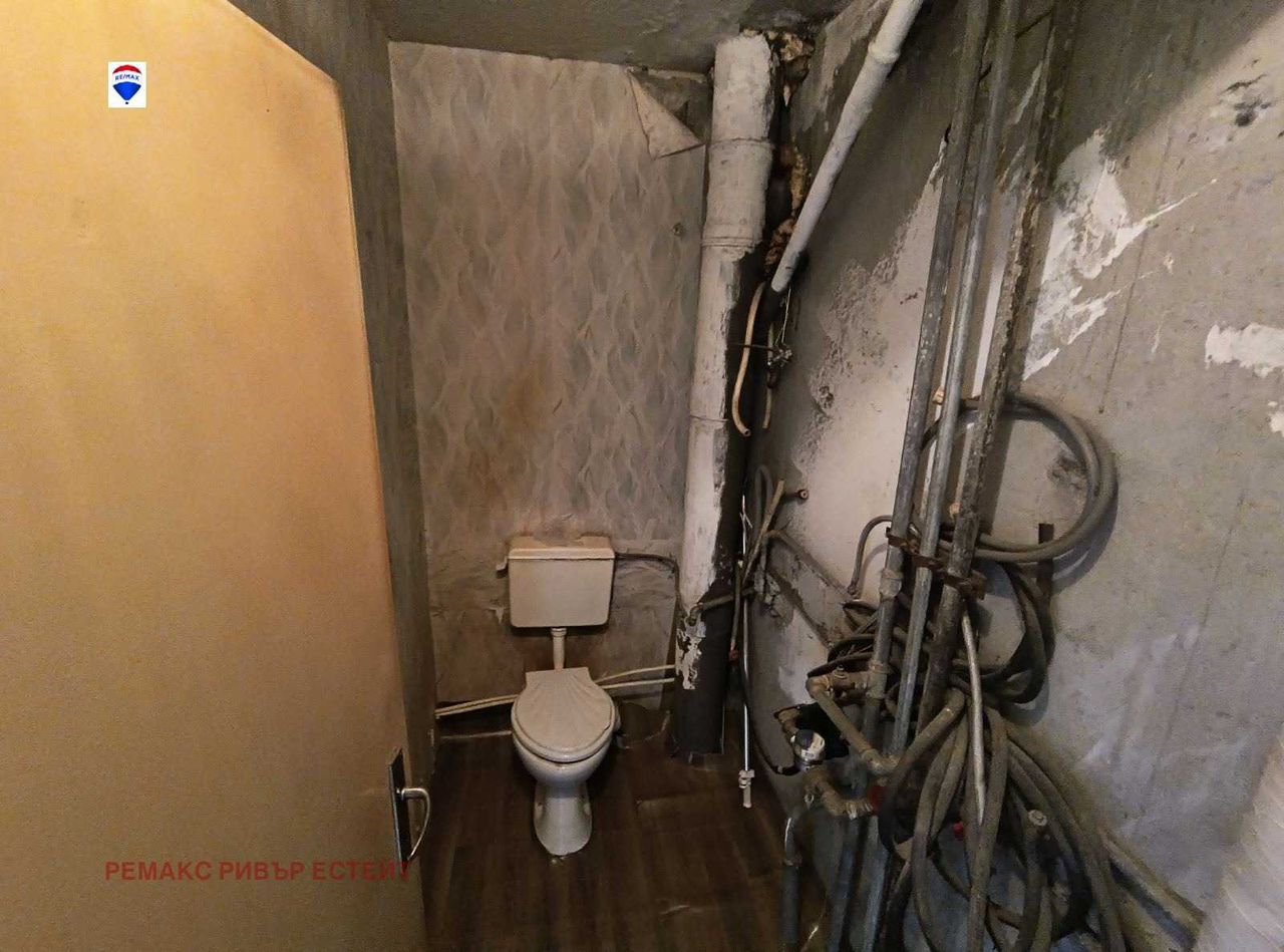 Продава се Тристаен апартамент в Русе, Дружба 3 - 92 кв.м за 869 €/кв.м - Снимка #11