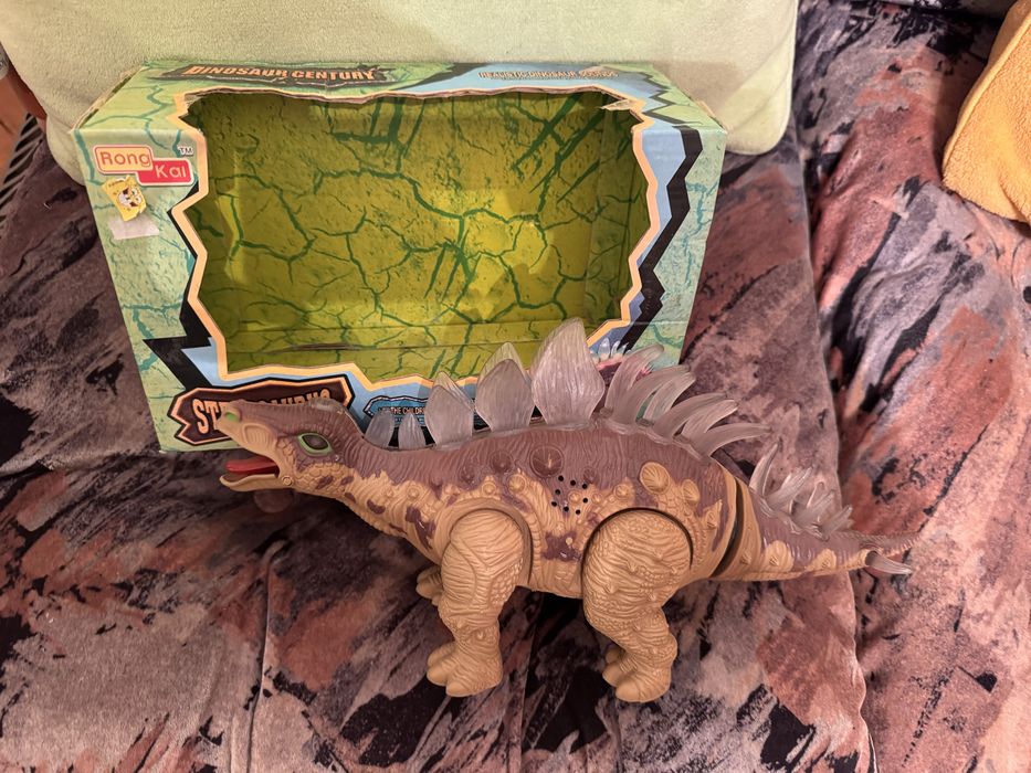 Динозавър играчка