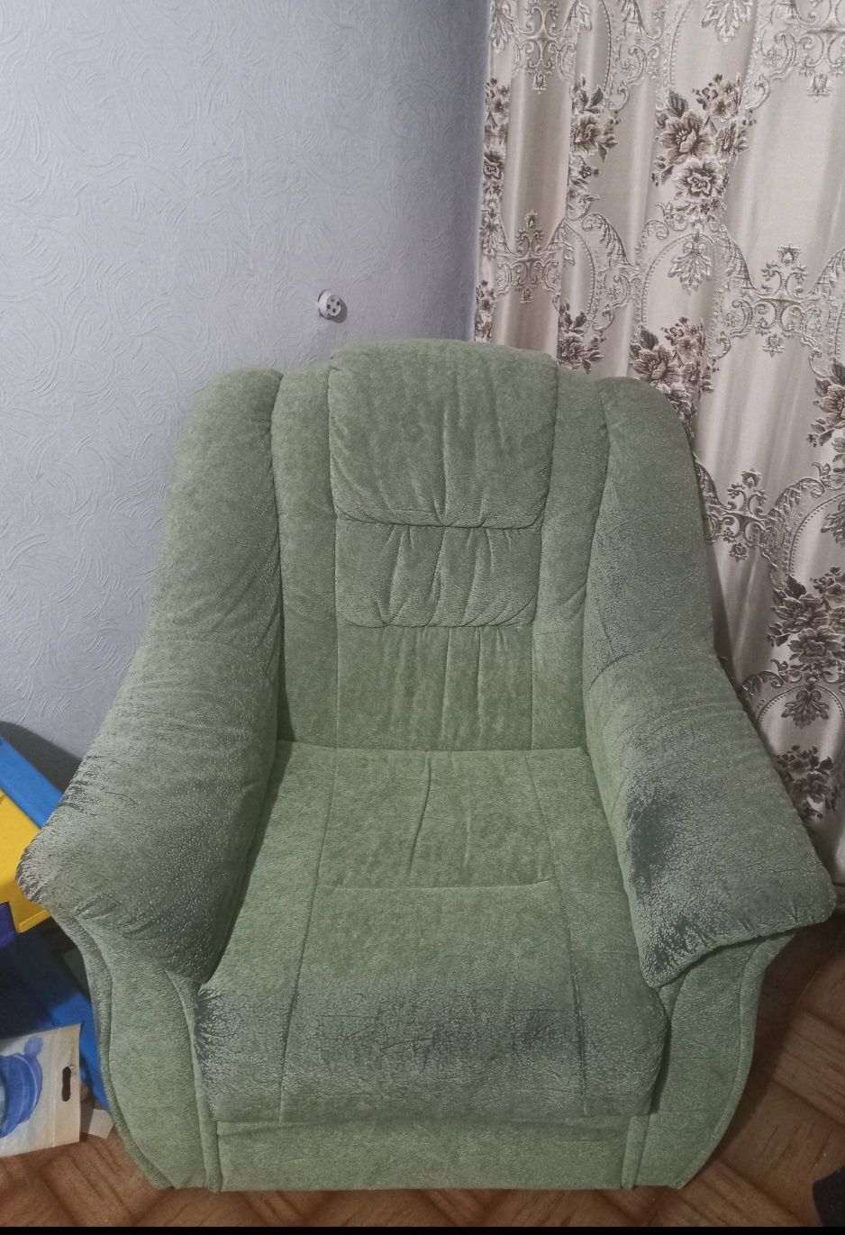 Срочно! Продам два дивана и кресло