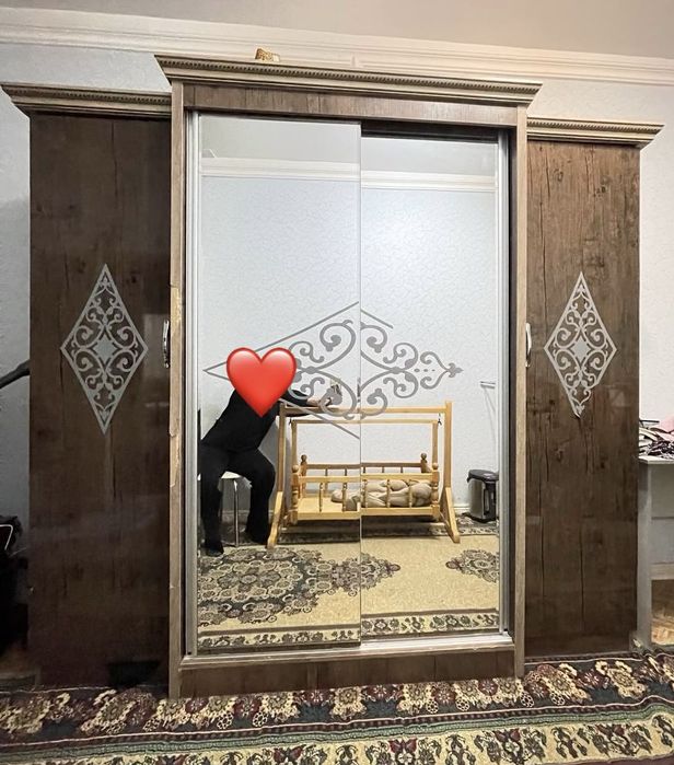 Шкаф , продаю потому что срочно нужны деньги.