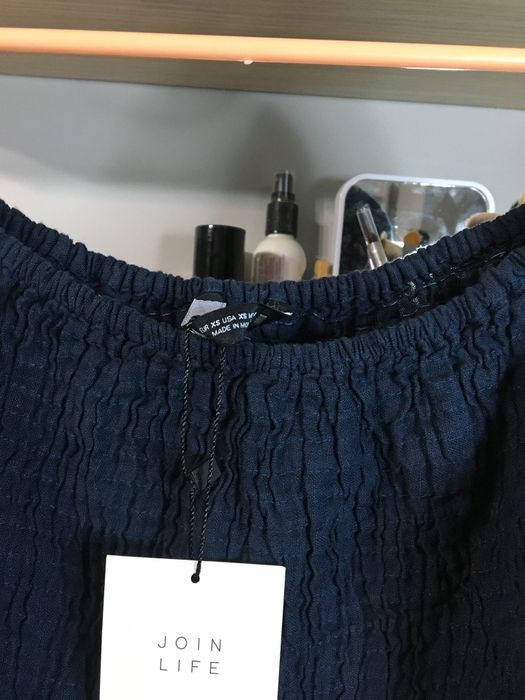 Top din in cu maneci bufante Zara