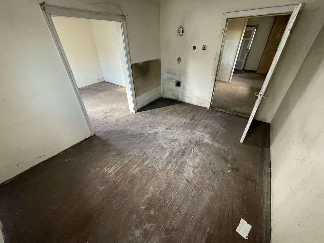 Продава се Къща в София, Младост 1 - 300 кв.м за 350 €/кв.м - Снимка #10