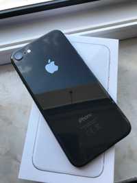 Vand iPhone 8 Negru in cutie Liber 64 GB Sanatatea baterie 100%