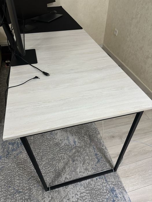 Стол компьютерый