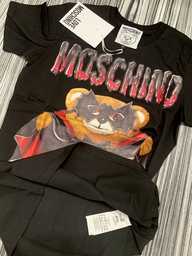 Tricou MOSCHINO —>/ colecția noua / calitate superioara PRODUSUL V