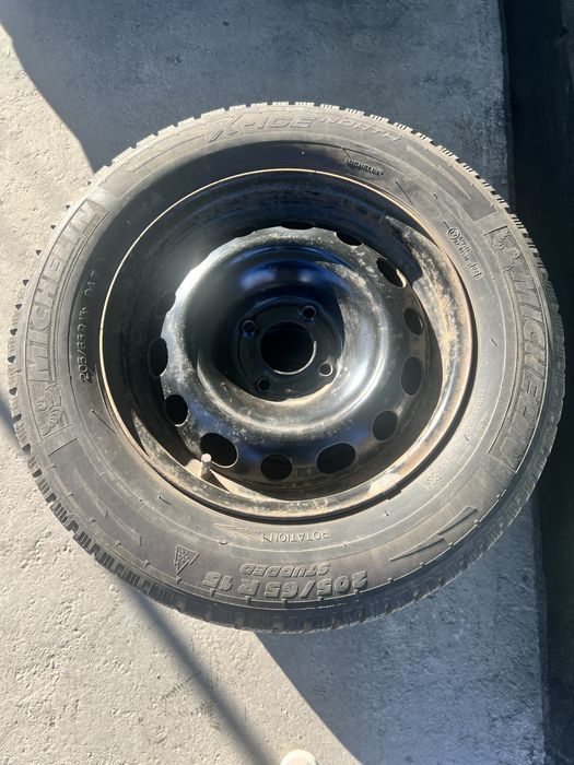Резина на машину зимняя MICHELIN 205/65R15 94T