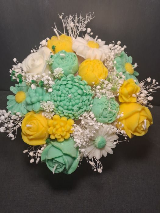 Aranjamente florale din ceară de soia