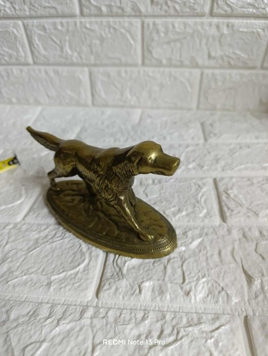 Масивна бронзова хрътка