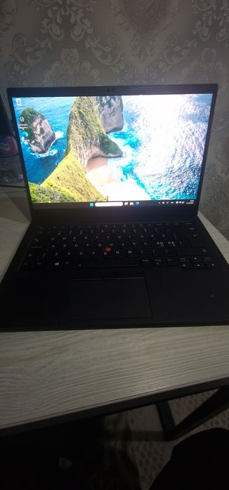 Lenovo Core i7-8565u operativka 16gb ddr4 hotira 256gb m2ssd