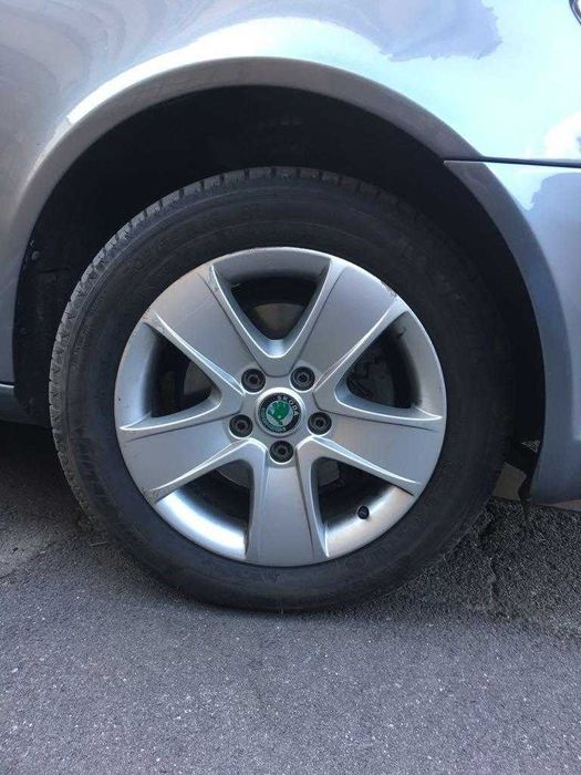 roti iarna originale Skoda pe 16 Nokian 205/55 capace OEM 1Z0601025