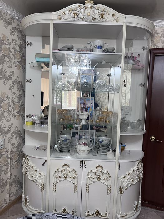 Сервант продам срочно