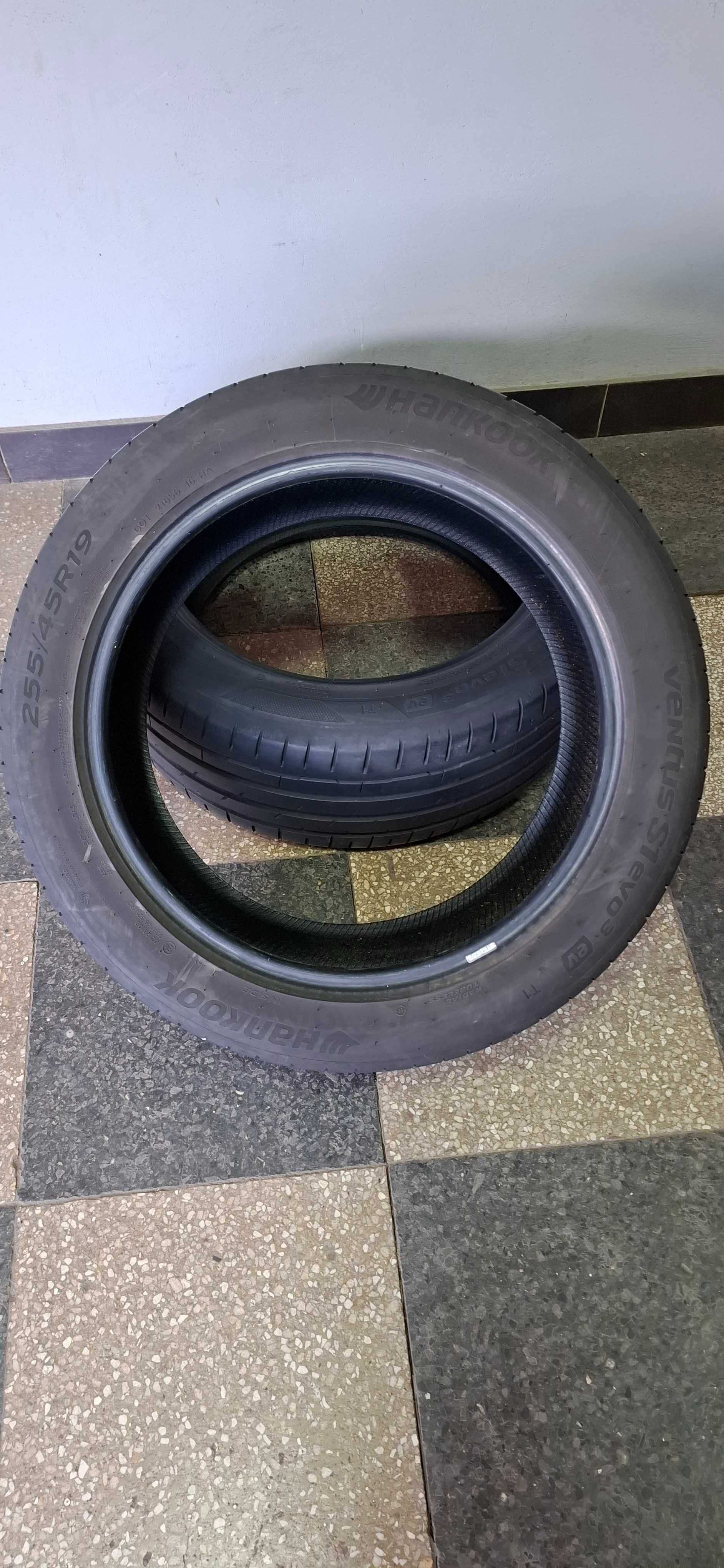 2бр. 255/45/19 Hankook 6mm грайфер, дот 22г. Безплатен монтаж