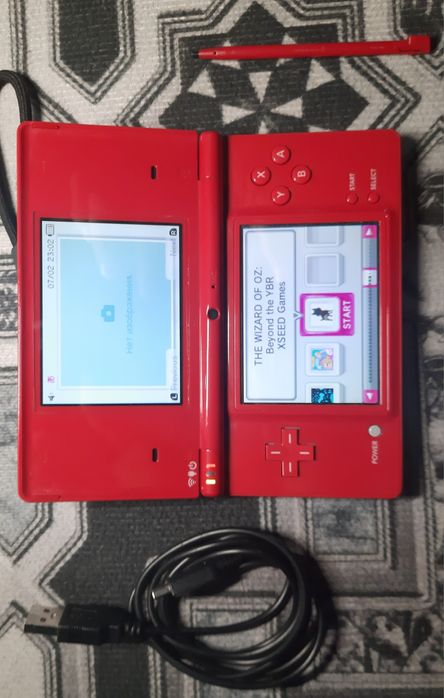 Nintendo Dsi FireRed в хорошем состоянии