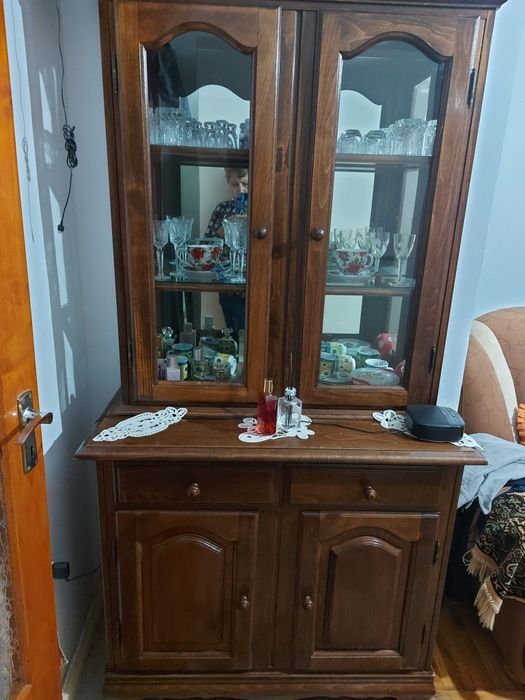 Vând mobilă + colțar  Prețuri negociabile