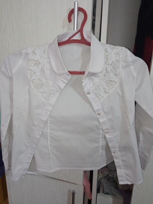 Продам школьные блузки