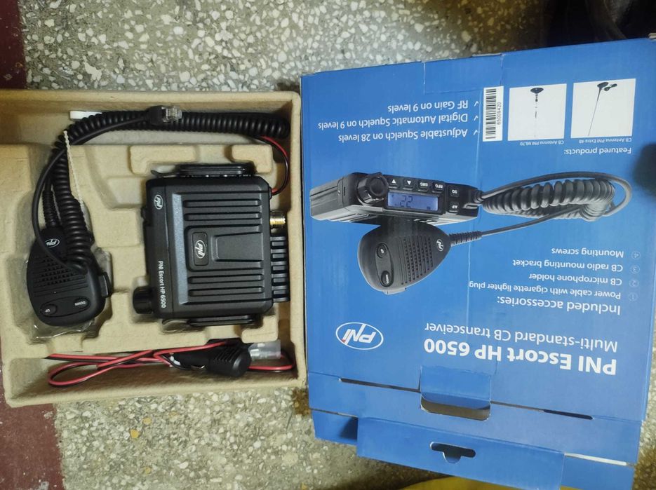 Statie radio cb Pni Escort HP 6500 4-8-20wati