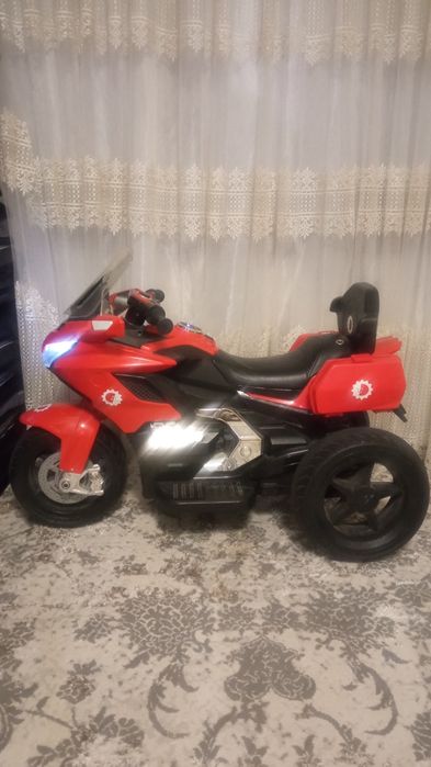 Продаётся электромототцикл детский почти новый прошлом году покупали.