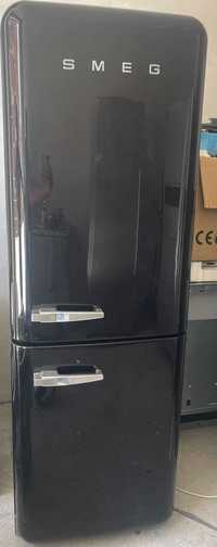 rретро хладилник SMEG модел FAB32NE4