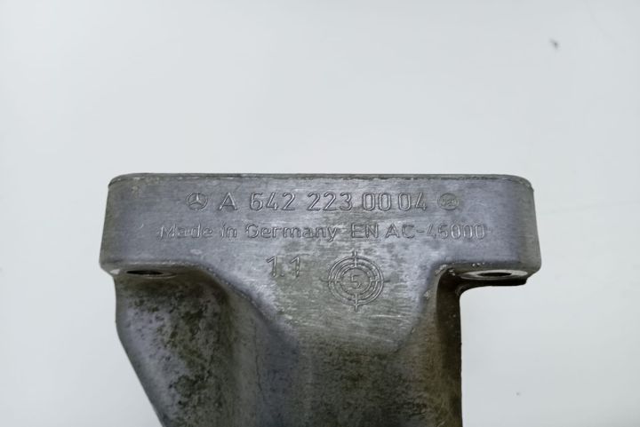 Suport  motor stanga A6422230004 Mercedes-Benz Sprinter a 2-a generat