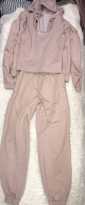 Женские спортивные костюмы