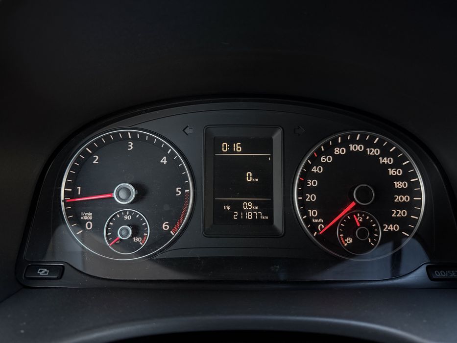 VW Caddy Facelift 1.6 TDI 102cp (istoric service reprezentanta)