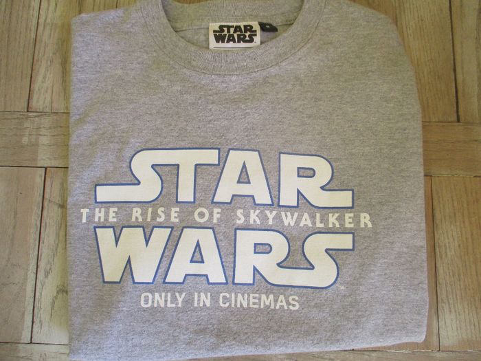 Оригинална тениска на последния Star Wars (размер М)