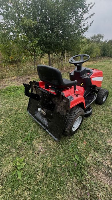 Tractoras de tuns iarba și gazon