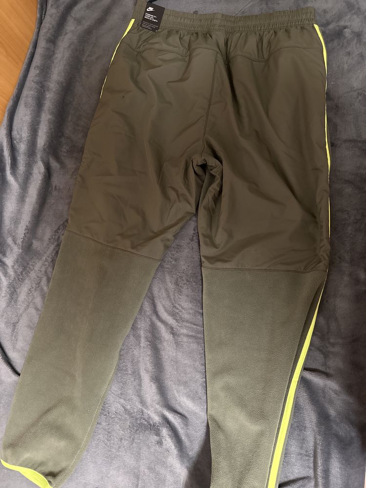 Pantaloni de trening Nike ,adusi din State,cu eticheta