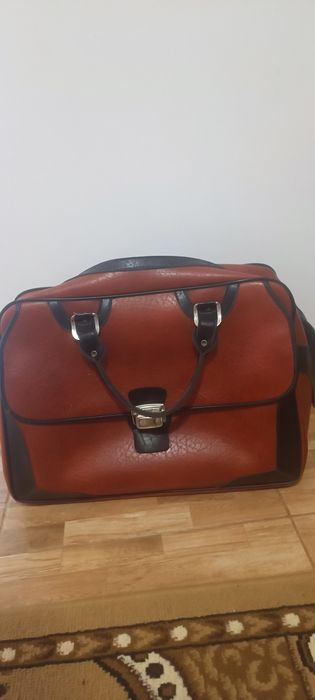 Vând geantă din piele pt plecari