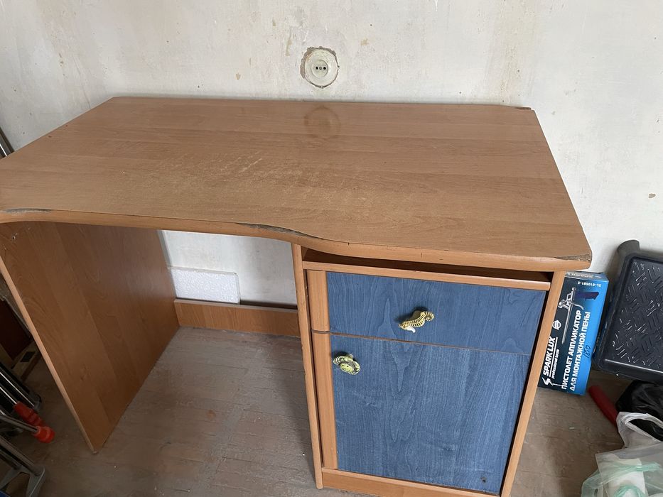 Отдам стол, 2 кресла