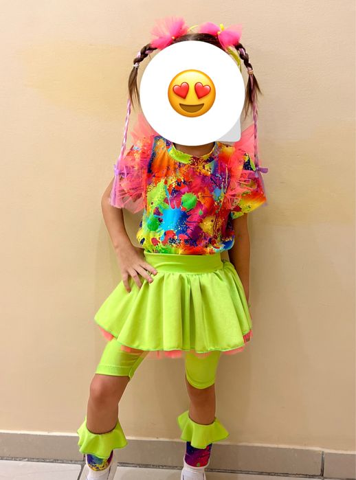 Яркий костюмчик на девочек