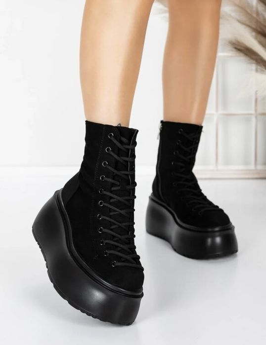 Боти на платформа - черен велур