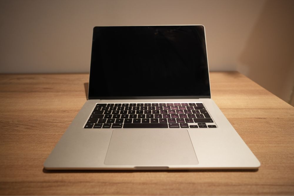 MacBook Air 15 M3 (2024) • 16 GB RAM • 256 GB SSD • ca nou