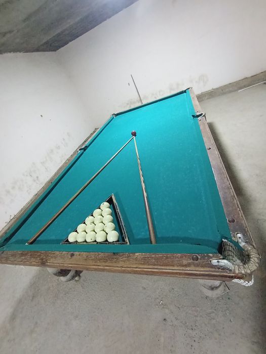 Bilyart doska yaxshi xolatda