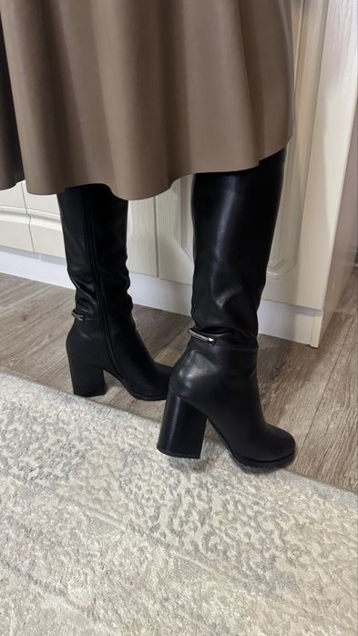 Продам кожанные сапоги