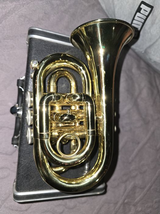 Vând trompeta Jupiter