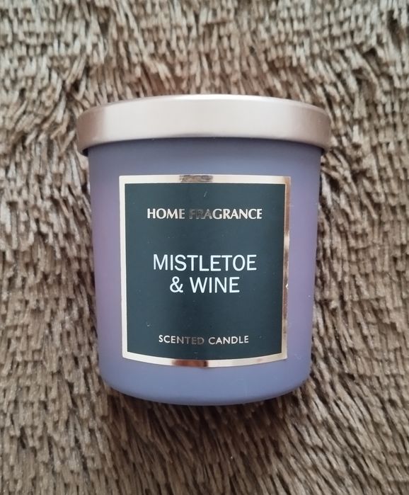 Ароматическая свеча Home Fragrance "Mistletoe & Wine"