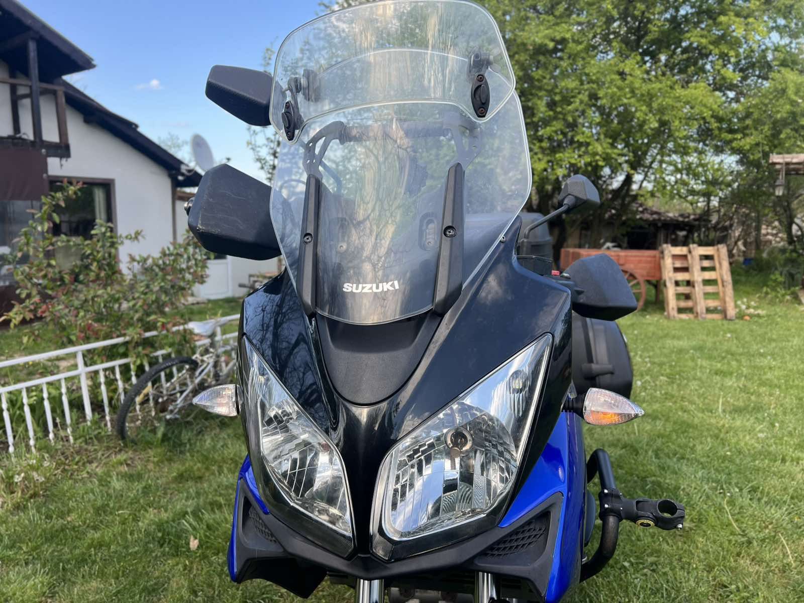 Suzuki V-Stron 1000