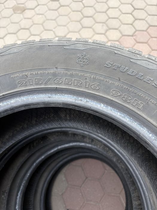 Зимняя резина 215/65/16