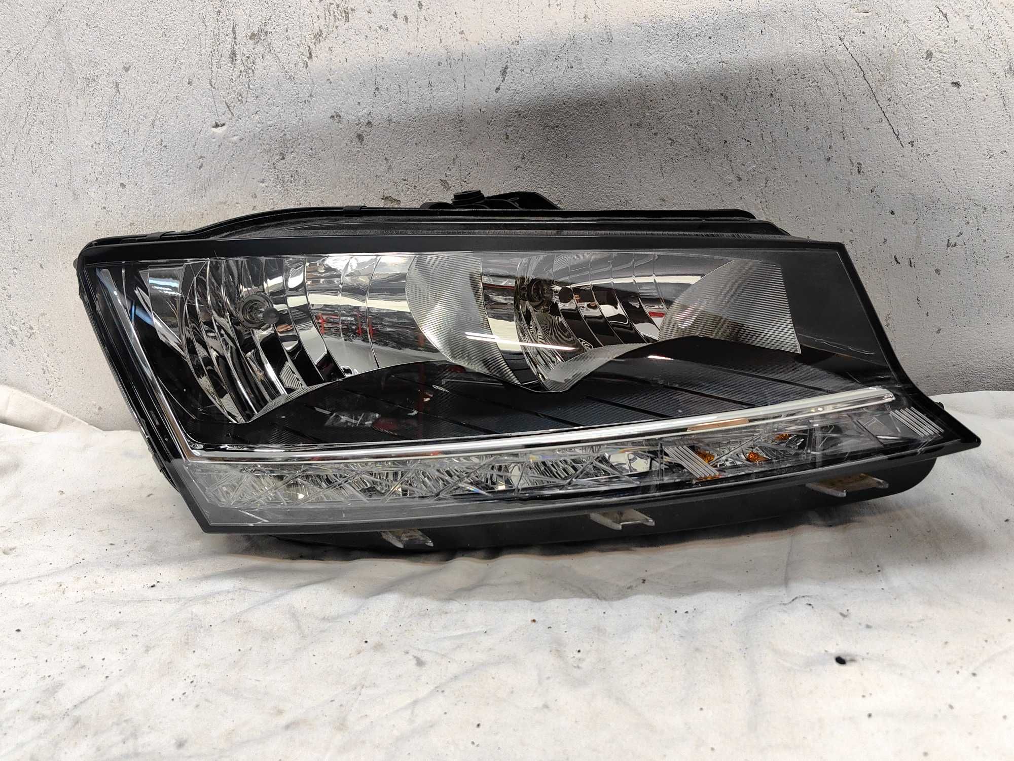 Оригинален фар Шкода Фабия  Skoda Fabia Led