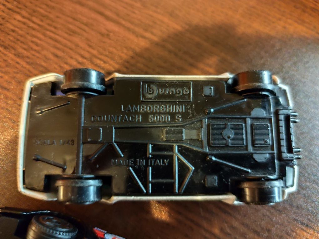 Lamborghini Countach 5000 - 1:43 - колички на Burago