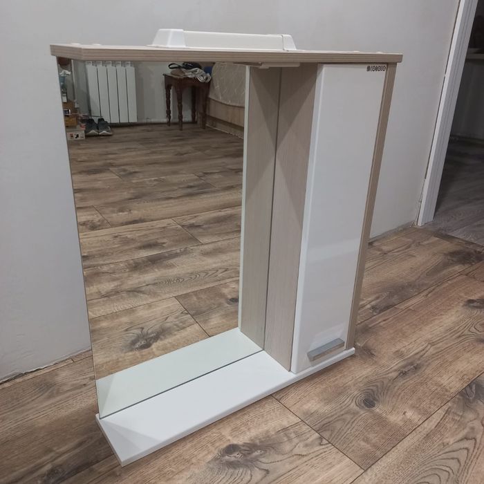 Продам Зеркало -шкаф.