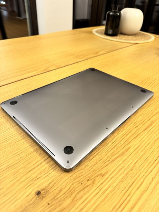 MacBook Pro 13, Touch Bar, 2,4GHz, 8GB, 512GB, A1989, Cutie