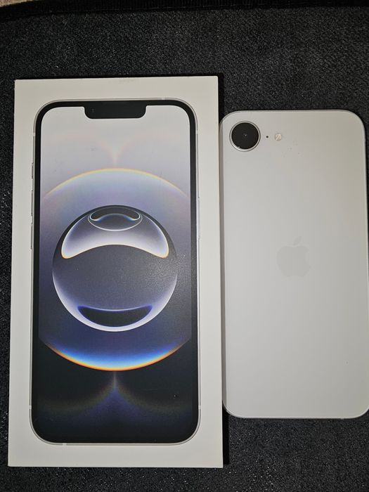 Iphone 16e white, с гаранция от Технополис