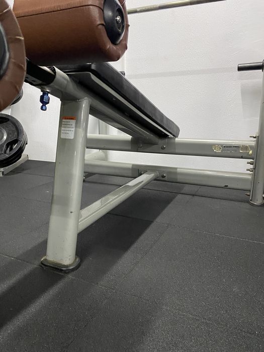 Banca declinata de piept