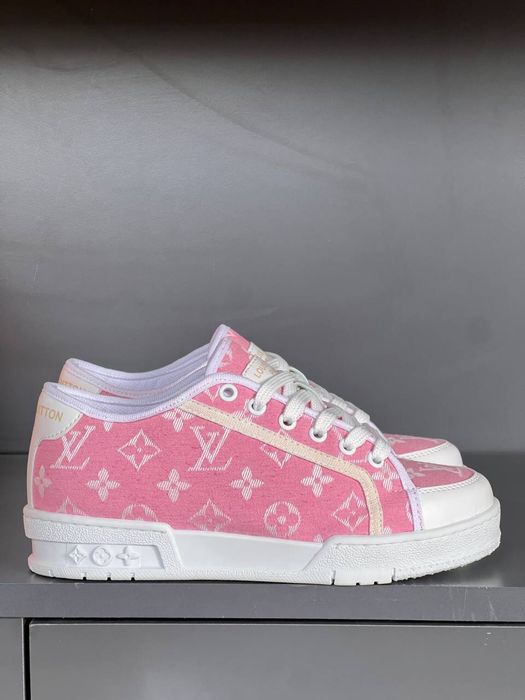 Adidasi Louis Vuitton noi